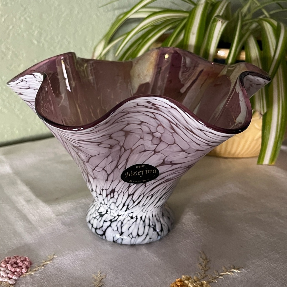 Józefina Poland Hand-Blown Art Glass Ruffled Vase Amethyst & White Spatter Swirl